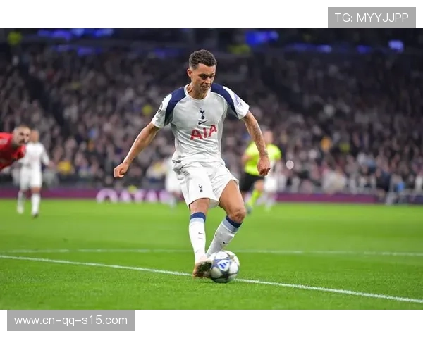 天空体育称热刺力争续留范德芬并计划提升其薪资待遇以稳定后防核心