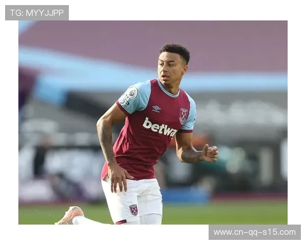 林加德两射一传后晒海港全队签名球衣引发是否续留未来动向热议